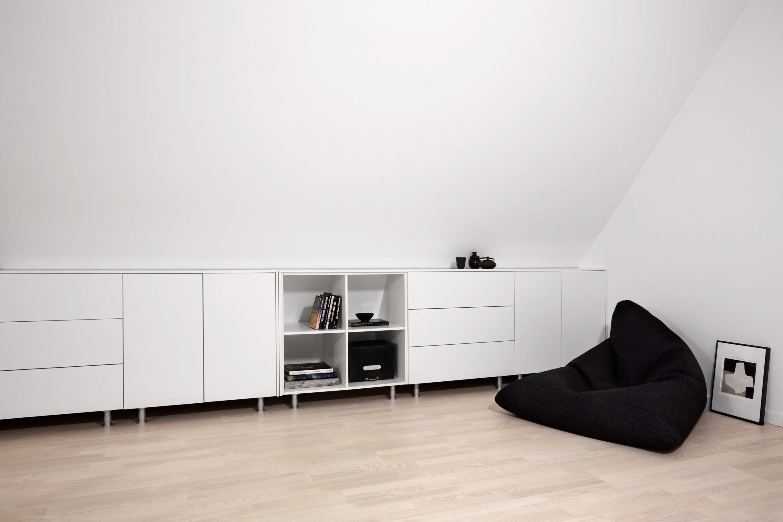 2 x Fritstående lav: Reol - skab - Skuffe